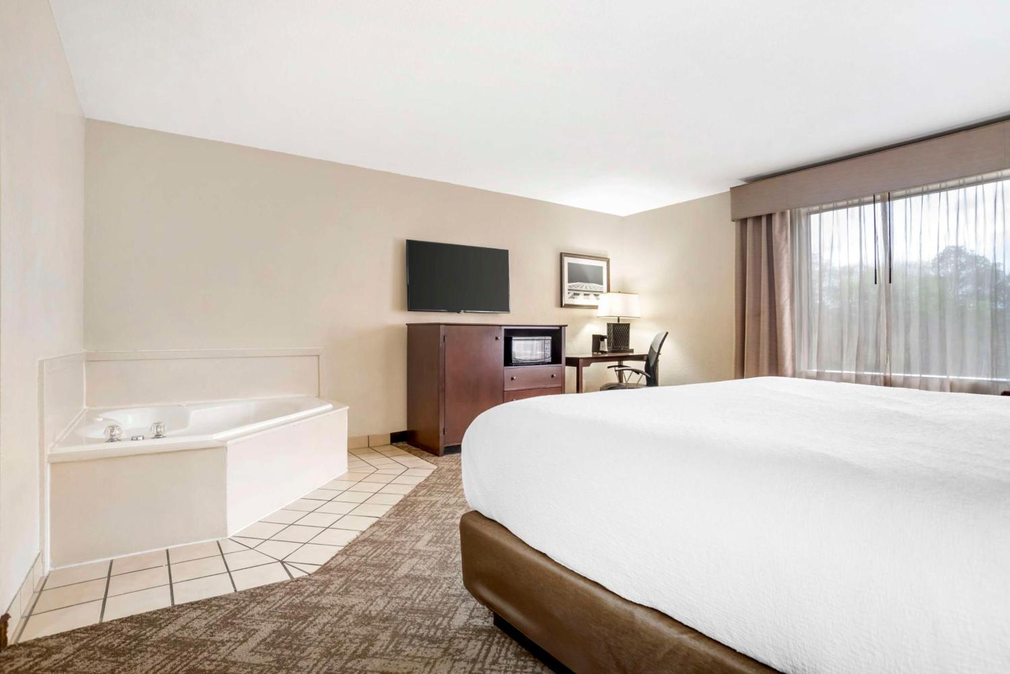 Best Western Gardendale Exterior photo